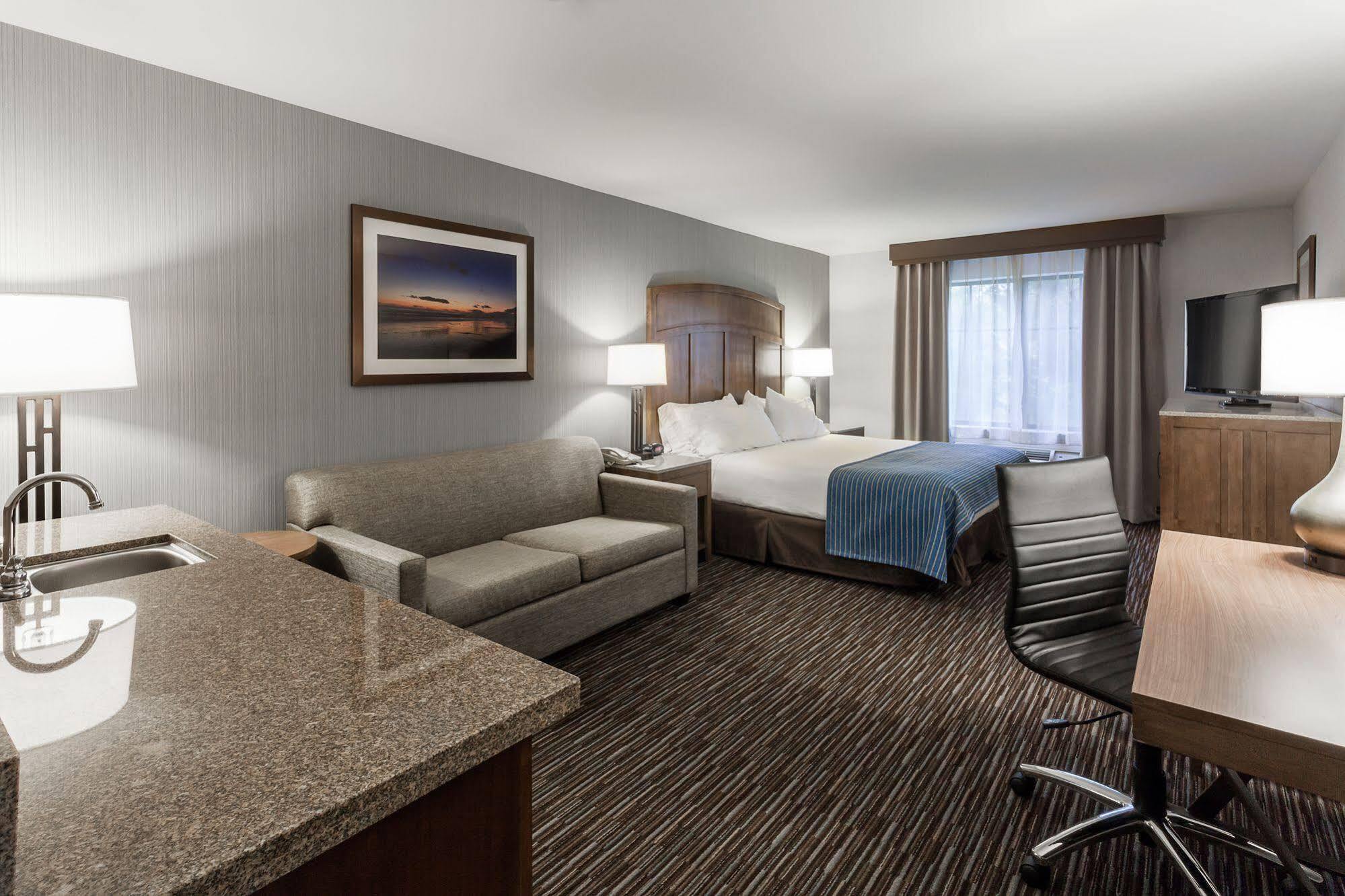 Holiday Inn Express & Suites Carpinteria By Ihg Bagian luar foto